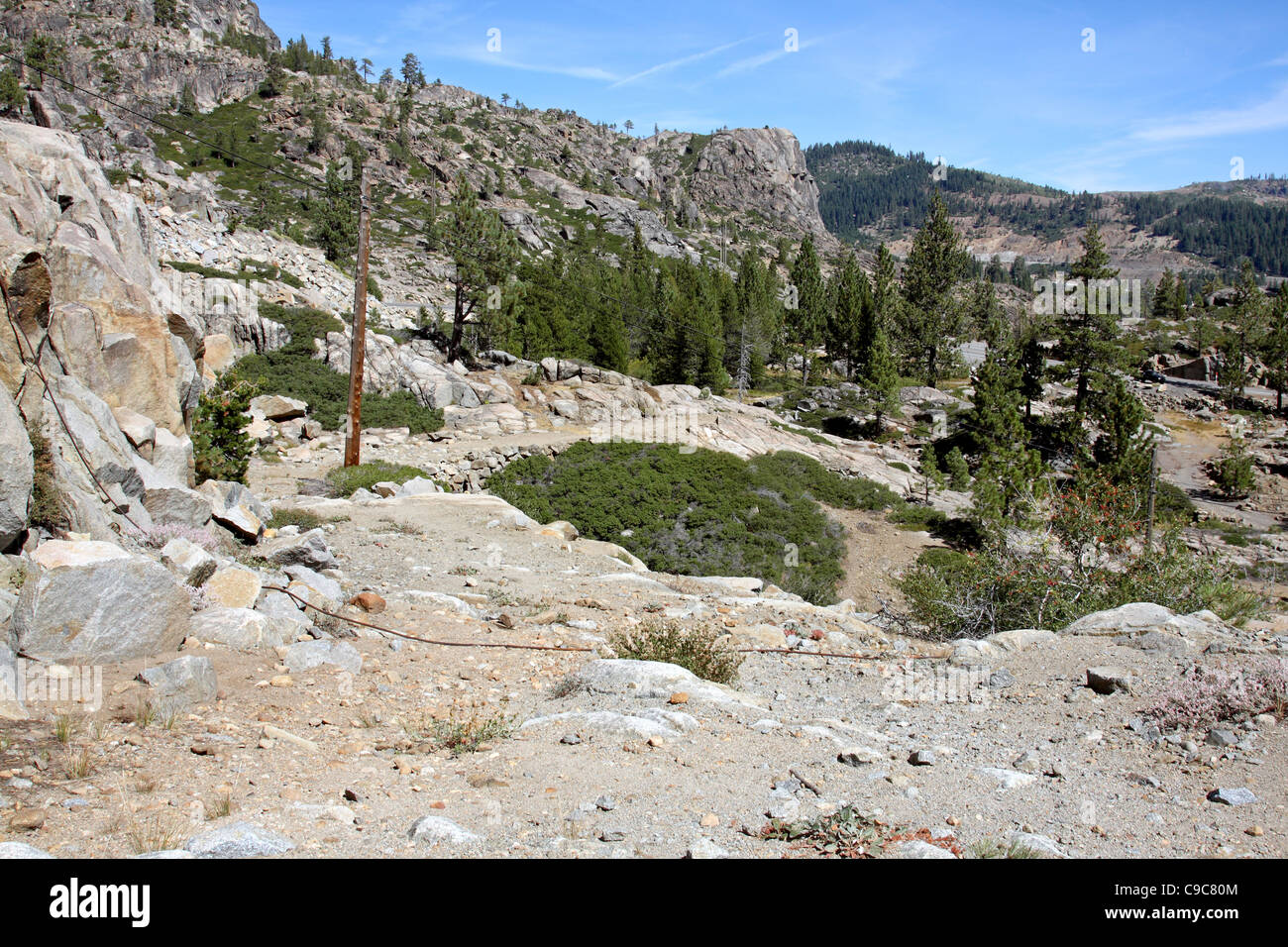 Lincoln Highway Gleisbett klettert auf der Ostseite des Donner-Gipfel in der Nähe von Truckee, Kalifornien. Stockfoto