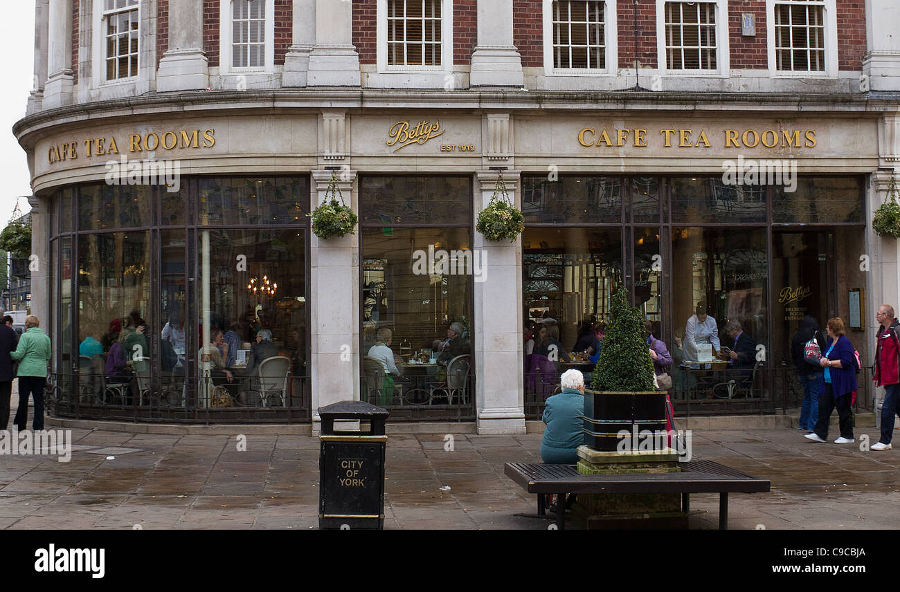 Bettys Tea Rooms Und Cafe In York England Stockfoto Bild