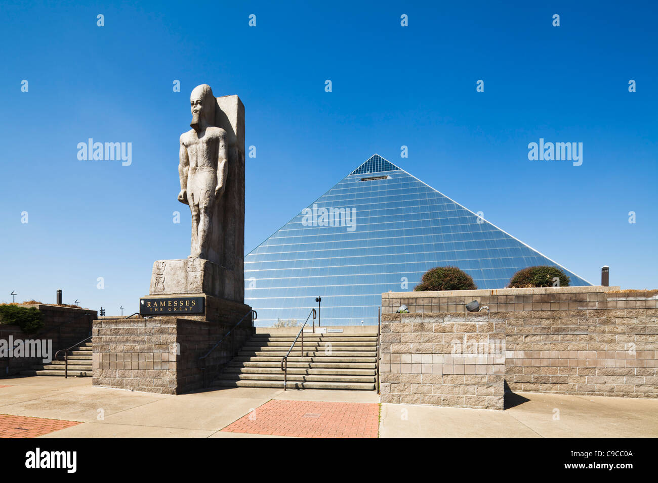 Ramses Statue Pyramide Arena, Memphis Stockfoto