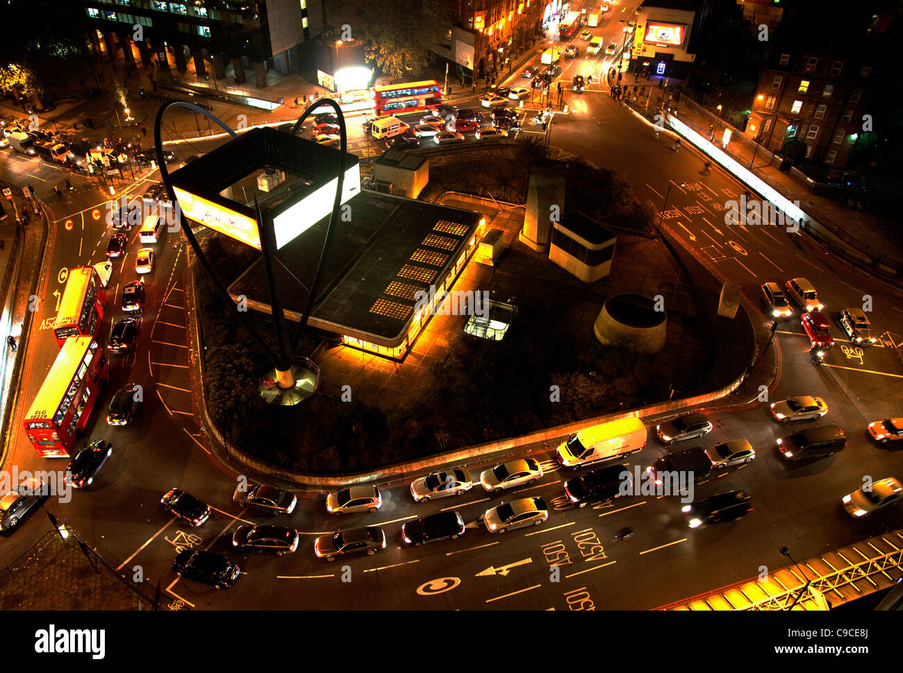 Alte Straße Kreisverkehr (The Silicon Roundabout), London im Feierabendverkehr fotografiert von Bezier-Wohnungen bauen Stockfoto