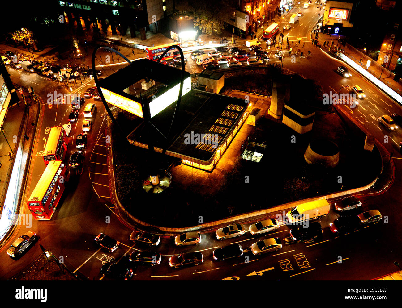 Alte Straße Kreisverkehr (The Silicon Roundabout), London im Feierabendverkehr fotografiert von Bezier-Wohnungen bauen Stockfoto