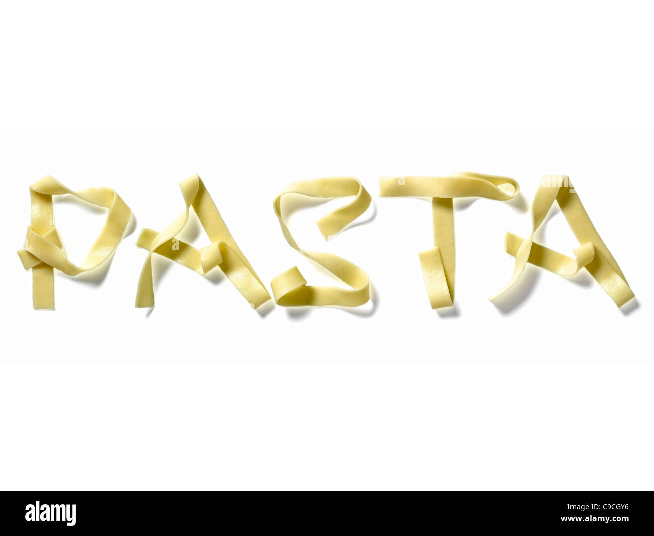 Das Wort "Pasta" geschrieben mit Nudeln Stockfoto
