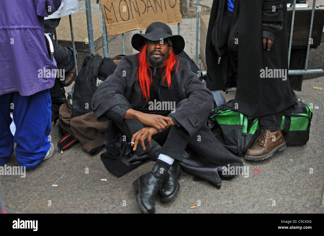 Demonstranten und der Polizei von NYPD bei den Demonstrationen Occupy Wall Street in Manhattan New York USA. Stockfoto