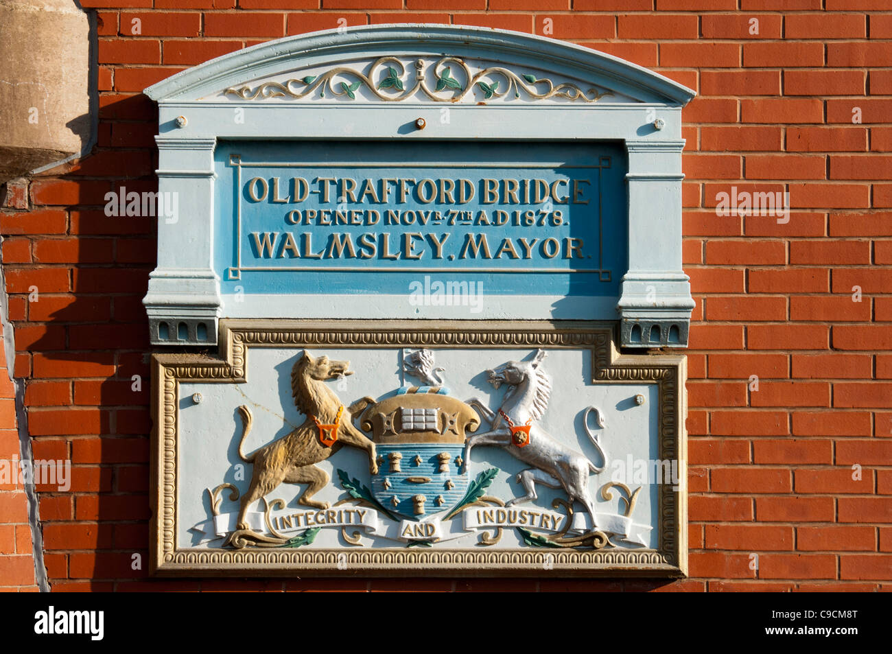 Gedenktafel an der Seite der Trafford Straße Brücke, Salford, Manchester, England, UK Stockfoto
