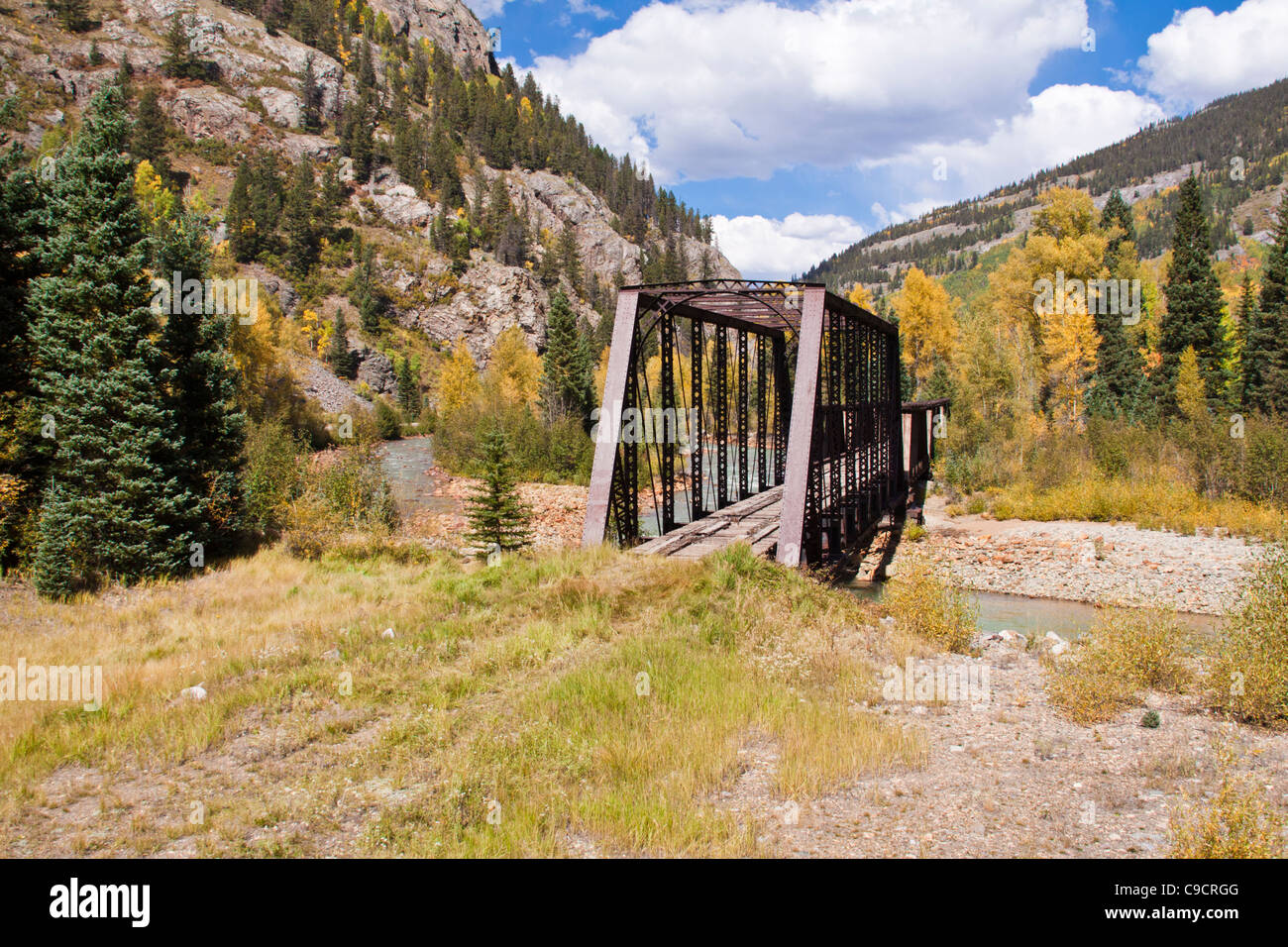Verlassene Eisenbahnbrücke an der Durango and Silverton Narrow Gauge Railroad Linie von Durango nach Silverton in Colorado. Stockfoto