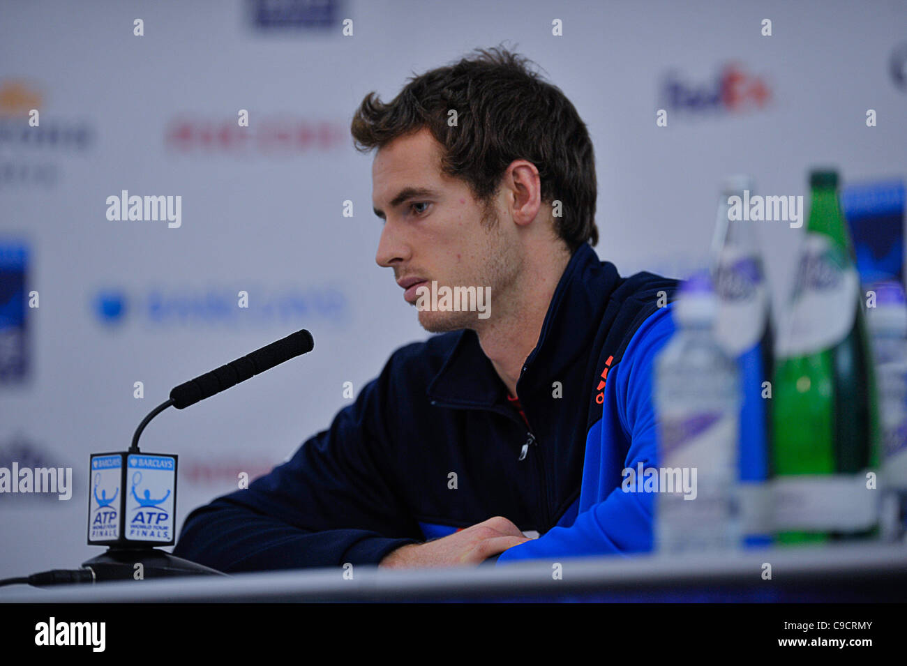 22.11.2011 London, England Andy Murray aus Großbritannien besucht Pressekonferenz nach seinem Match gegen David Ferrer Spaniens während Tennis Barclays ATP World Tour Finals 2011 in der 02-London-Arena. Stockfoto