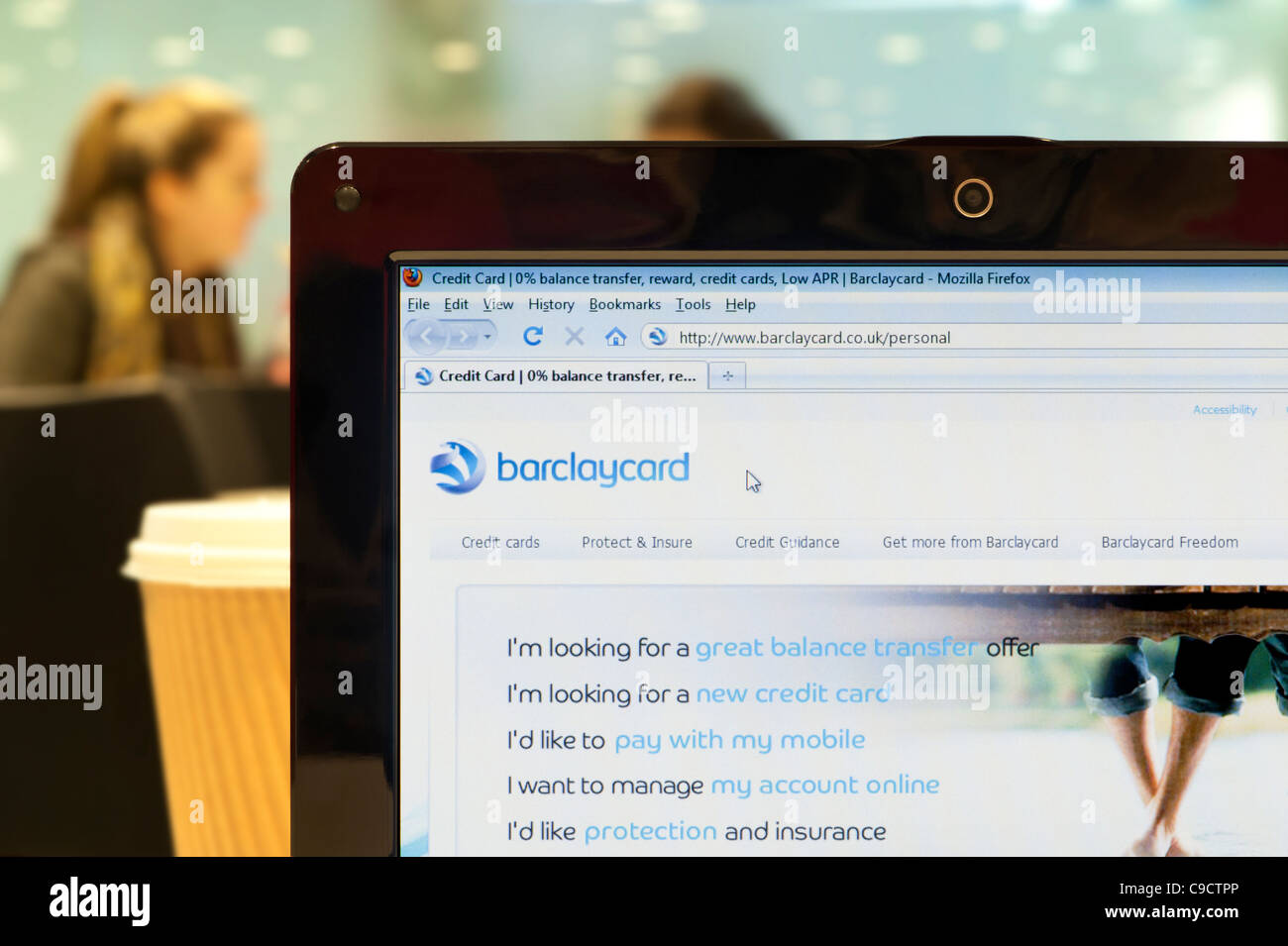 Die Barclaycard Website erschossen in einem Coffee-Shop-Umfeld (nur zur redaktionellen Verwendung: print, TV, e-Book und redaktionelle Webseite). Stockfoto