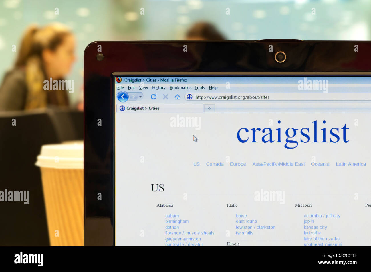 Die Craigslist-Website erschossen in einem Coffee-Shop-Umfeld (nur zur redaktionellen Verwendung: print, TV, e-Book und redaktionelle Webseite). Stockfoto