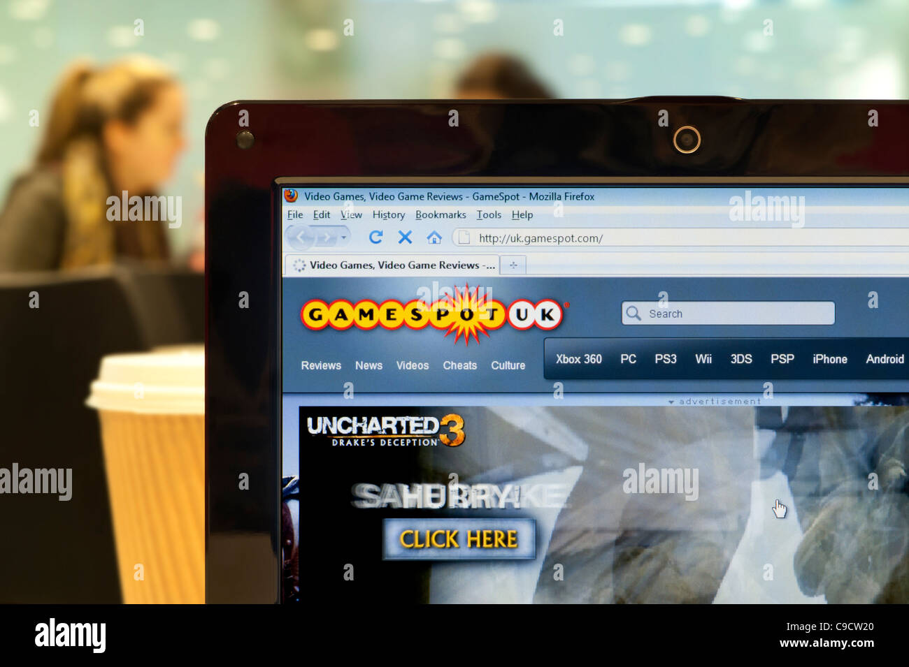 Die Website Gamespot erschossen in einem Coffee-Shop-Umfeld (nur zur redaktionellen Verwendung: print, TV, e-Book und redaktionelle Webseite). Stockfoto