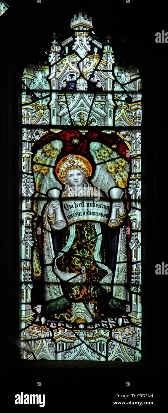 Glasfenster von Kempe-Studios, die Darstellung eines Engels, St Mary die Jungfrau Kirche, Cannington, Somerset, England; Stockfoto