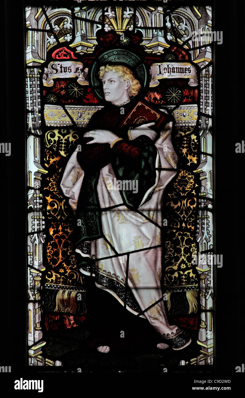 Glasfenster von Kempe-Studios Darstellung Johannes der Evangelist, Stockfoto