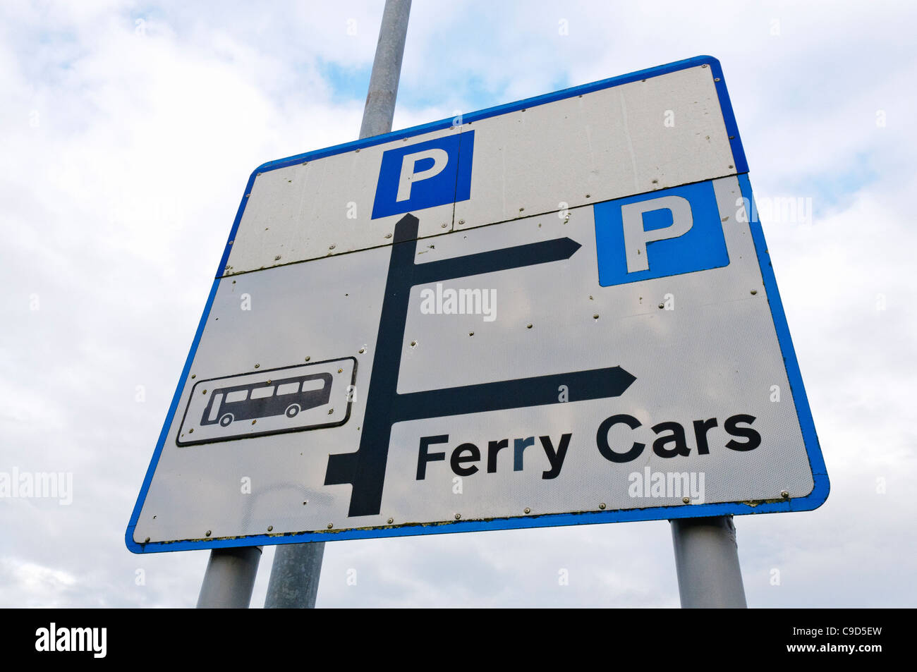 Straßenschild auf eine Fähre Stockfoto