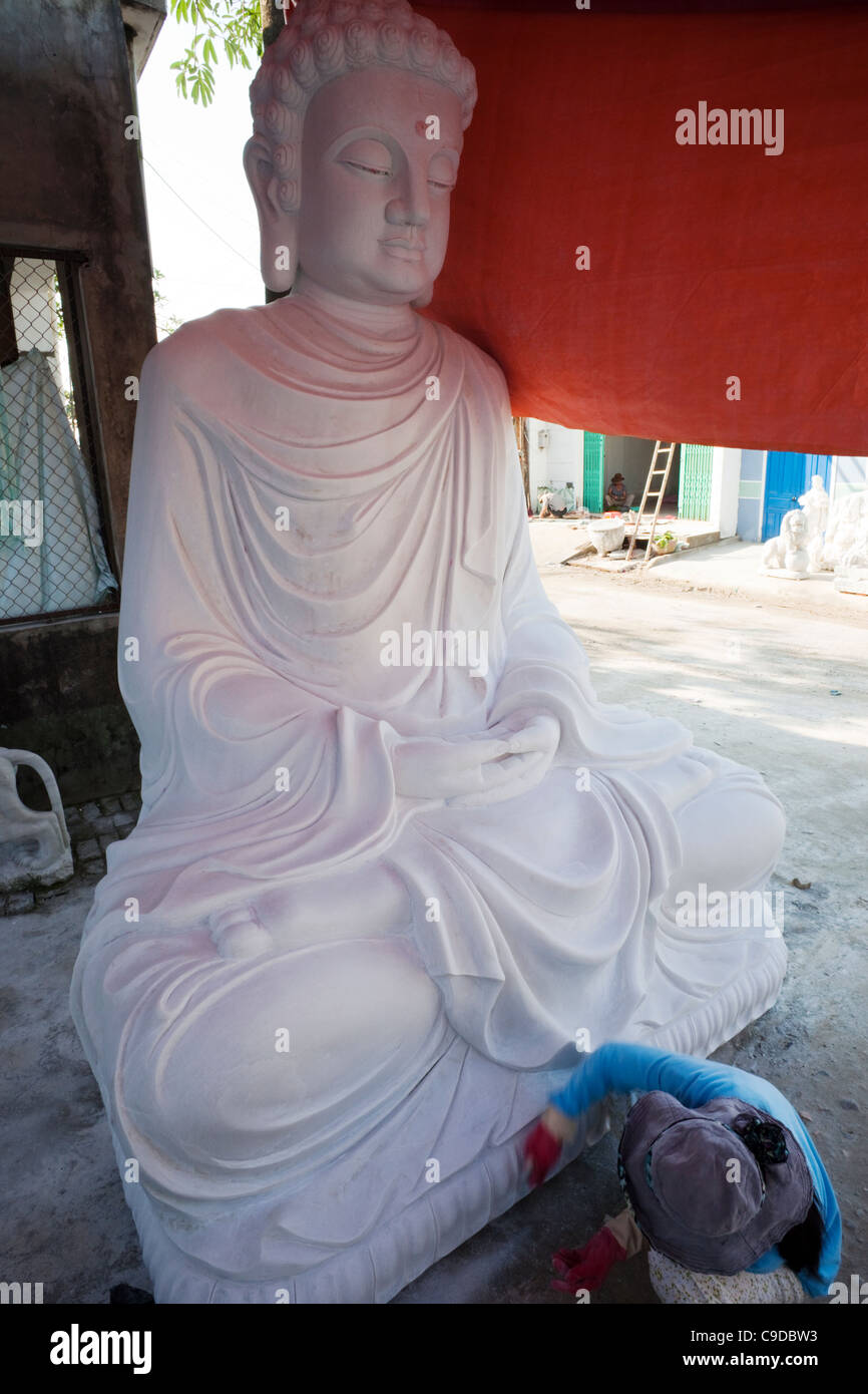 Vietnam, Hoi an, Marmorberg Arbeiter Schleifen Marmor Buddha-Statue Stockfoto