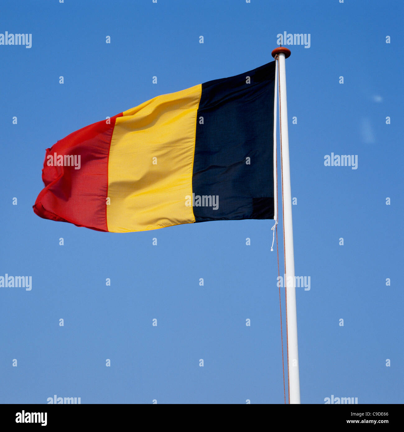Niedrigen Winkel Ansicht einer belgischen Flagge Stockfoto