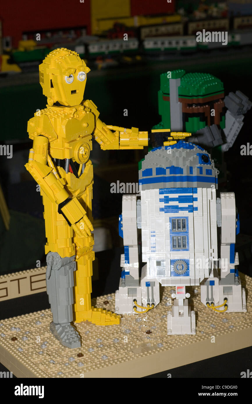 Star Wars Figuren R2D2 und C3PO Lego Modelle auf der Lego-Convention im GWR-Dampf-Museum in Swindon Stockfoto