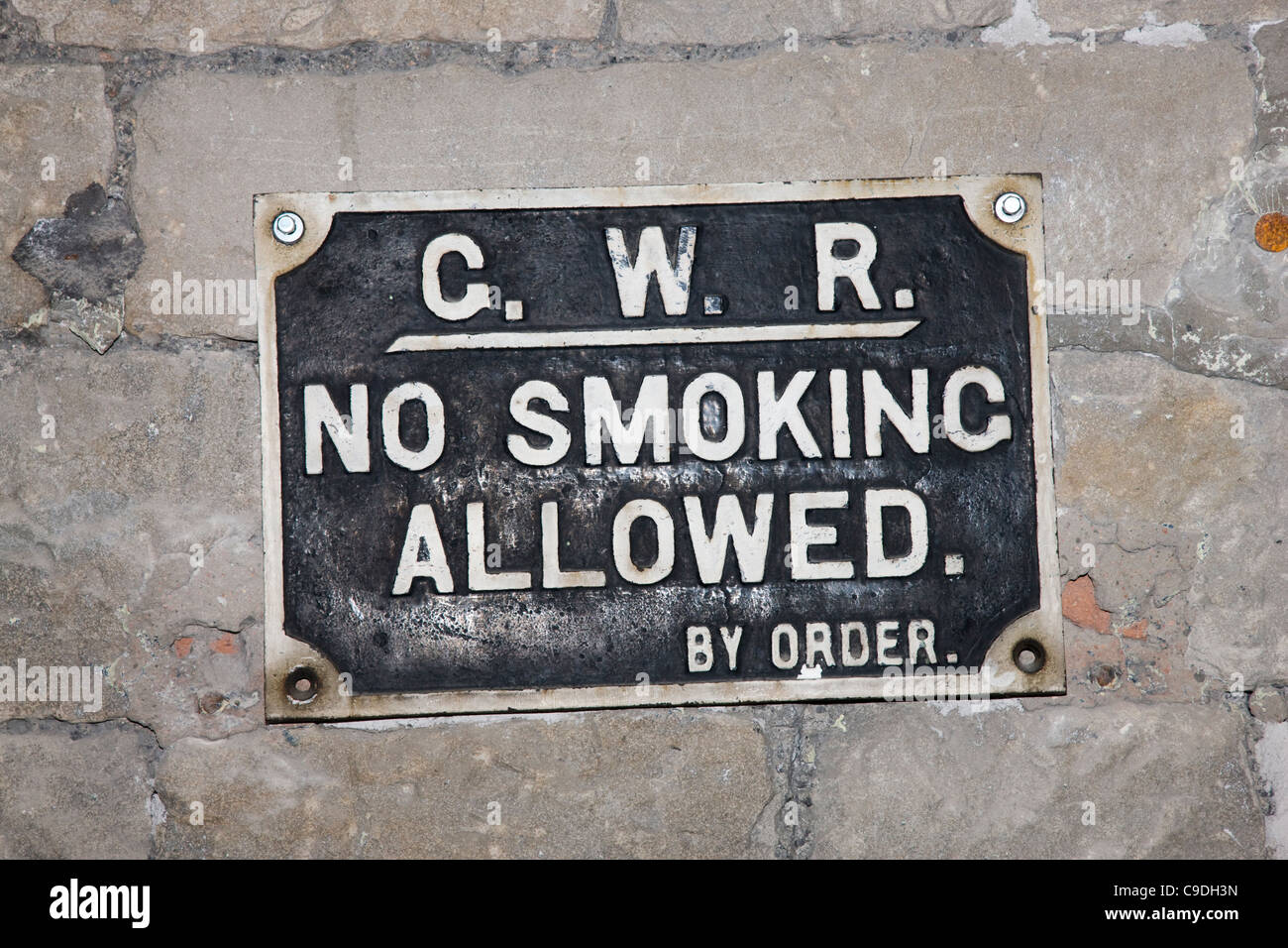 GWR Gusseisen Plaque an der Wand, "Nein Rauchen erlaubt" Stockfoto