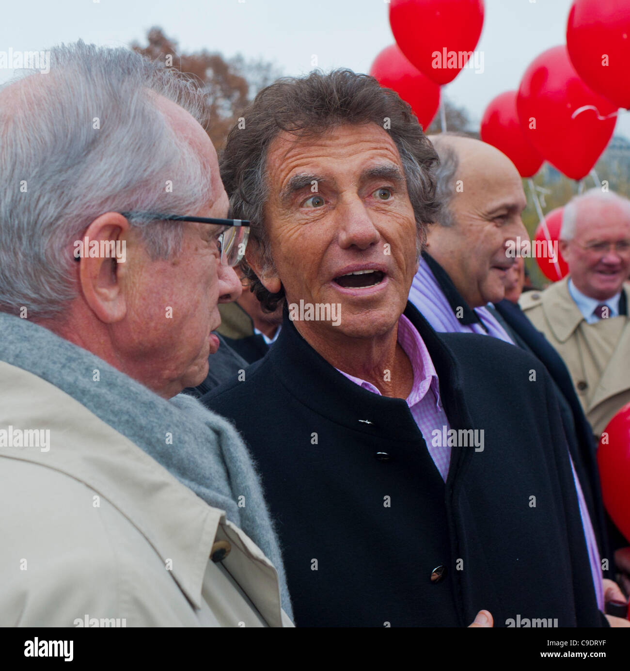 Paris, Frankreich, Jack lang, ehemaliger französischer Kulturminister der Sozialistischen Partei am Hommage Memorial, Männer sprechen Stockfoto