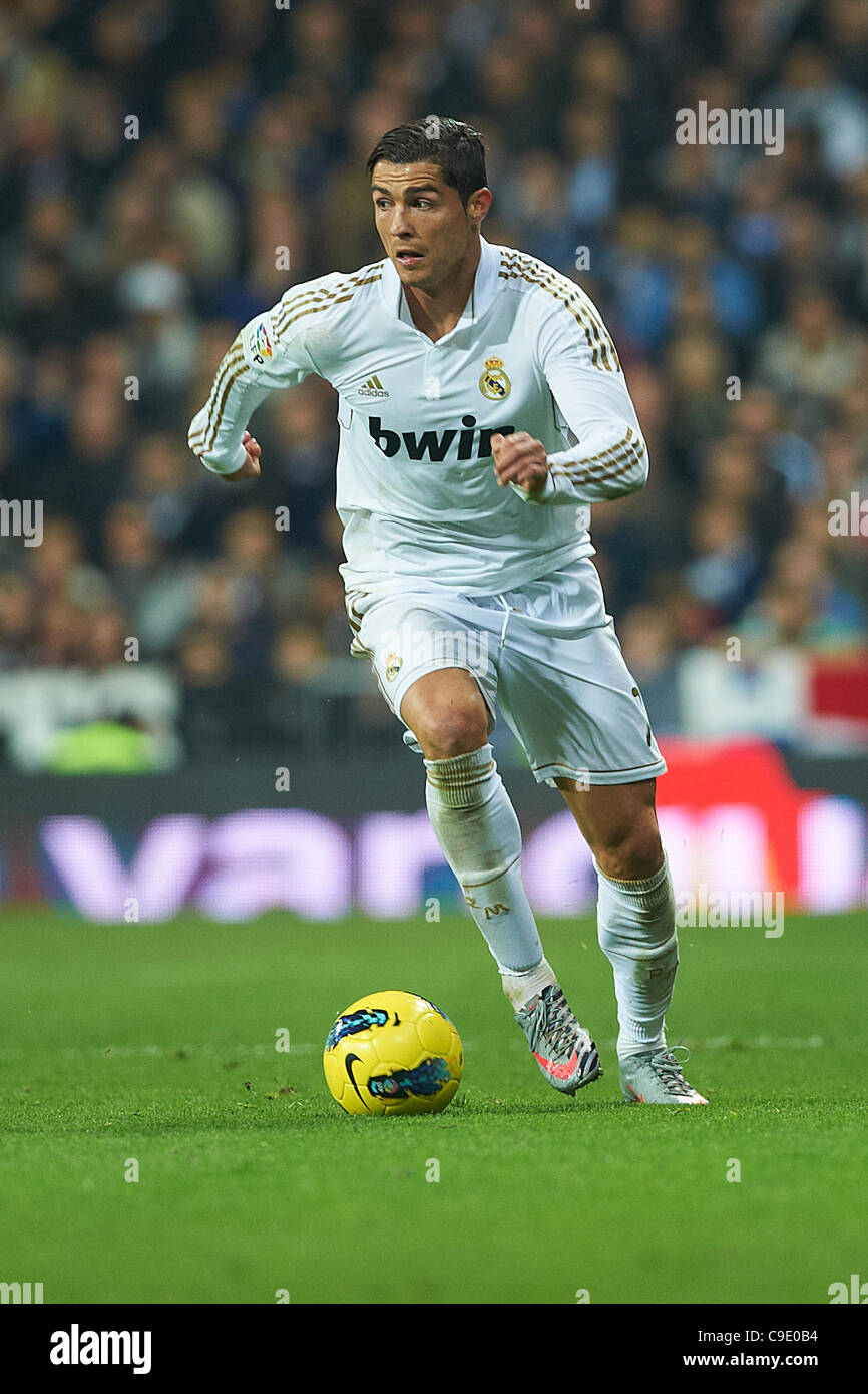 26.11.2011. MADRID, Spanien - Cristiano Ronaldo von Real Madrid in Aktion während des Spiels in der Primera División spielte zwischen Real Madrid und Atlético de Madrid im Santiago Bernabeu-Stadion am 26. November in Madrid, Spanien. Stockfoto