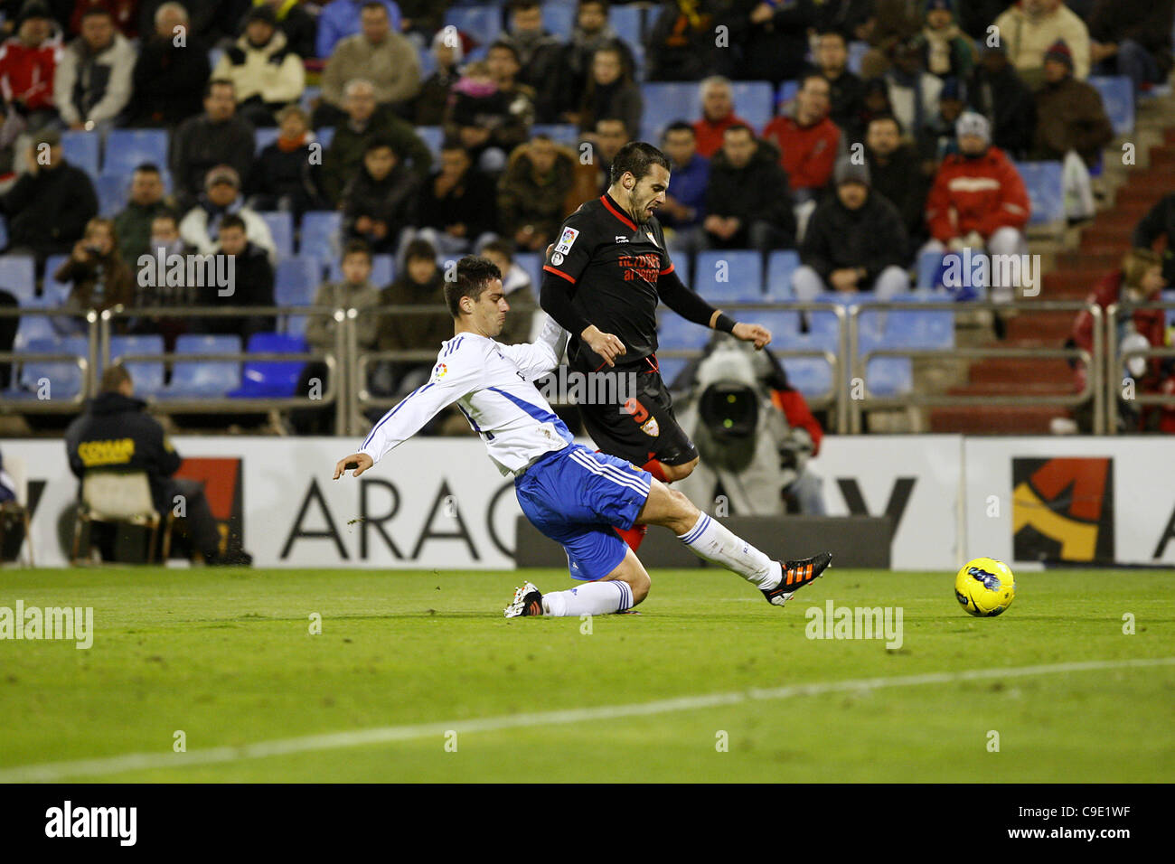 27.11.2011,Zaragoza,Spain,Sevillas Negredo in Aktion während des spanischen Liga-Fußball-Spiels zwischen Real Zaragoza und Sevills im La Romareda Stadion gespielt. Stockfoto