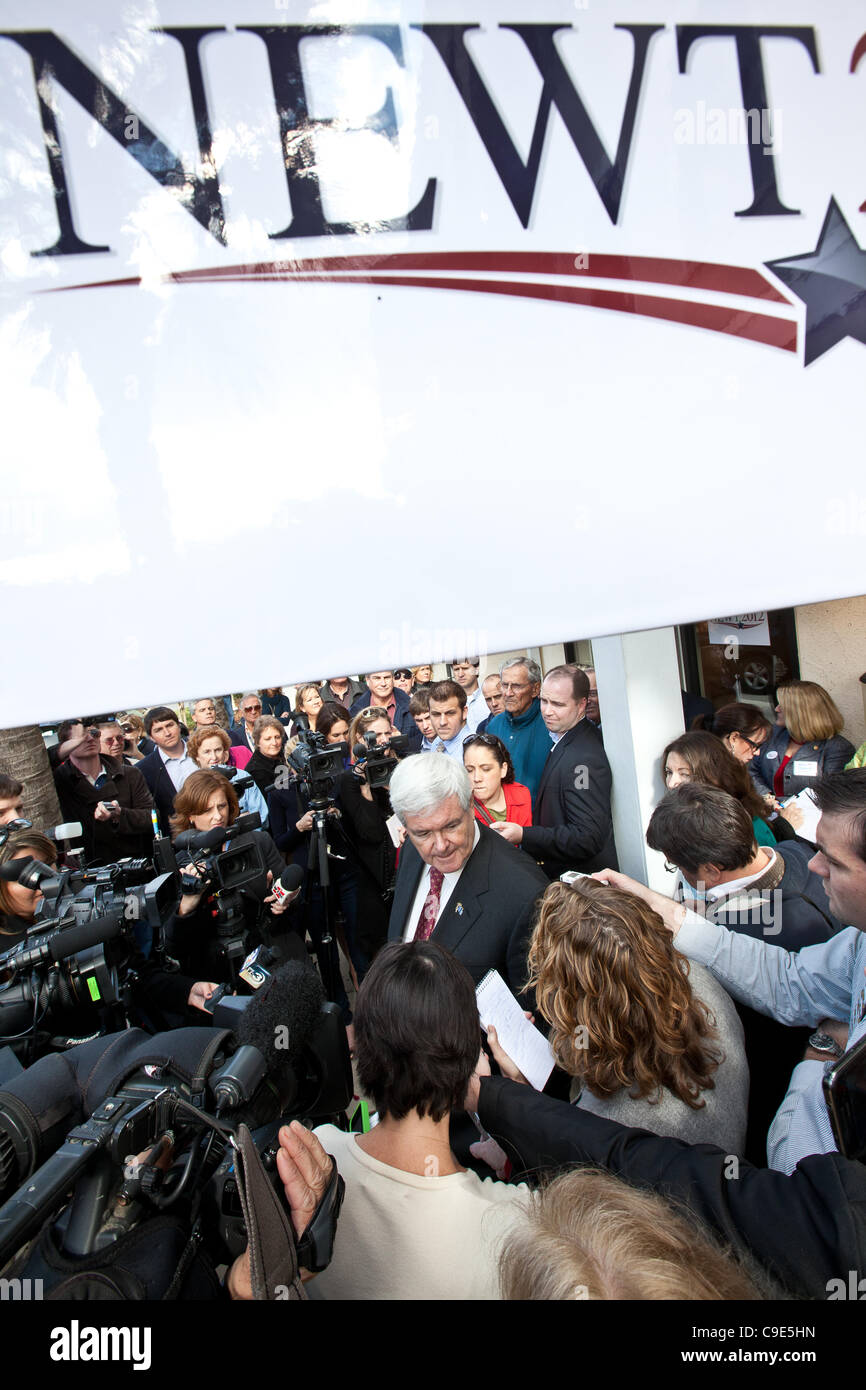 Republikanische Präsidentschaftskandidat Newt Gingrich bei der Eröffnung der seinen Wahlkampf-Hauptquartier am 29. November 2011 in Bluffton, South Carolina. Stockfoto