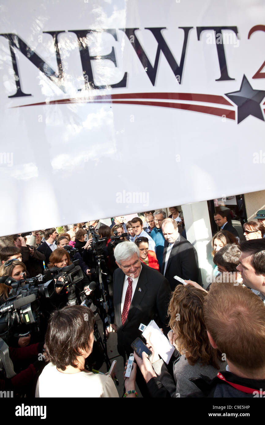 Republikanische Präsidentschaftskandidat Newt Gingrich bei der Eröffnung der seinen Wahlkampf-Hauptquartier am 29. November 2011 in Bluffton, South Carolina. Stockfoto