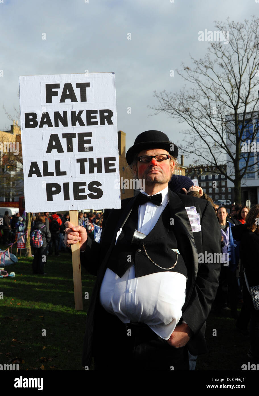 Eine Nachricht für die Banker an die Beschäftigten im öffentlichen Dienst marschieren auf Mittwoch, 30. November 2011 im Stadtzentrum von Brighton. Der Marsch fand statt im Rahmen der nationalen Aktionstag gegen Änderungen in ihre Renten. Foto von Simon Dack. Stockfoto
