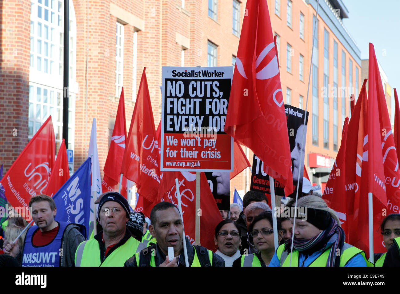 30.11.2011 öffentlichen Renten Stürmer in Birmingham.  Demonstranten in Lionel Street Birmingham vor Fahrtantritt auf dem Marsch durch die Stadt. Stockfoto