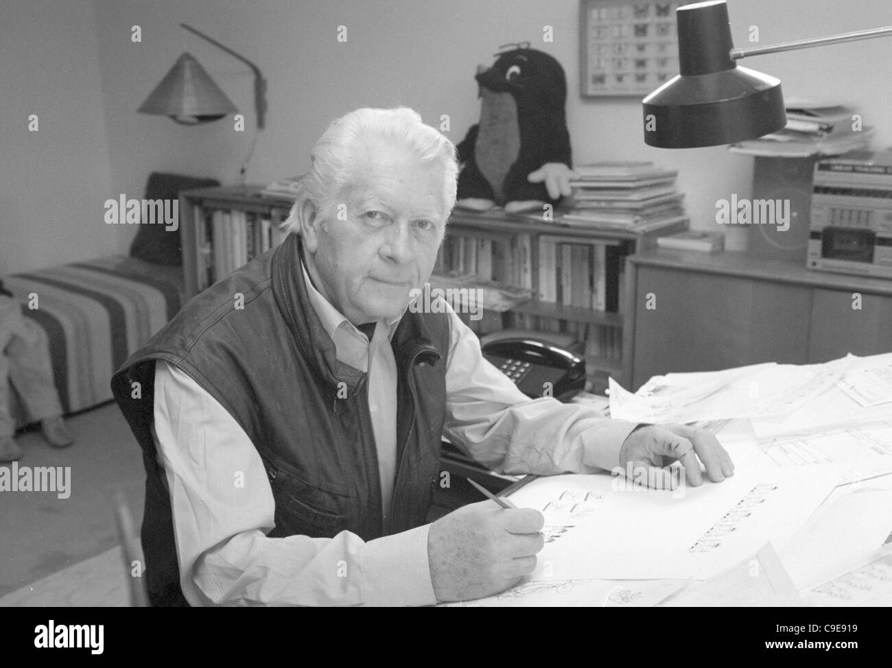 Tschechischer Animator Zdenek Miler, Schöpfer von animierten Cartoons Charakter der Maulwurf. 22. Juni 1993 in Tschechien, abgebildet. (CTK Foto/Tomas Novak) Stockfoto