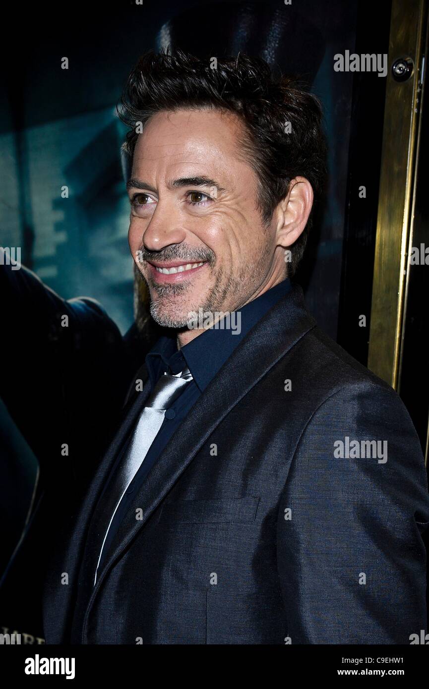 Führen Schauspieler Robert Downey Jr. besucht das Europäische Premiere des Sherlock Holmes: A Game of Shadows at The Empire, Leicester Square auf Donnerstag, 8. Dezember 2011. Personen im Bild: Robert Downey Jr... Bild von Julie Edwards Stockfoto