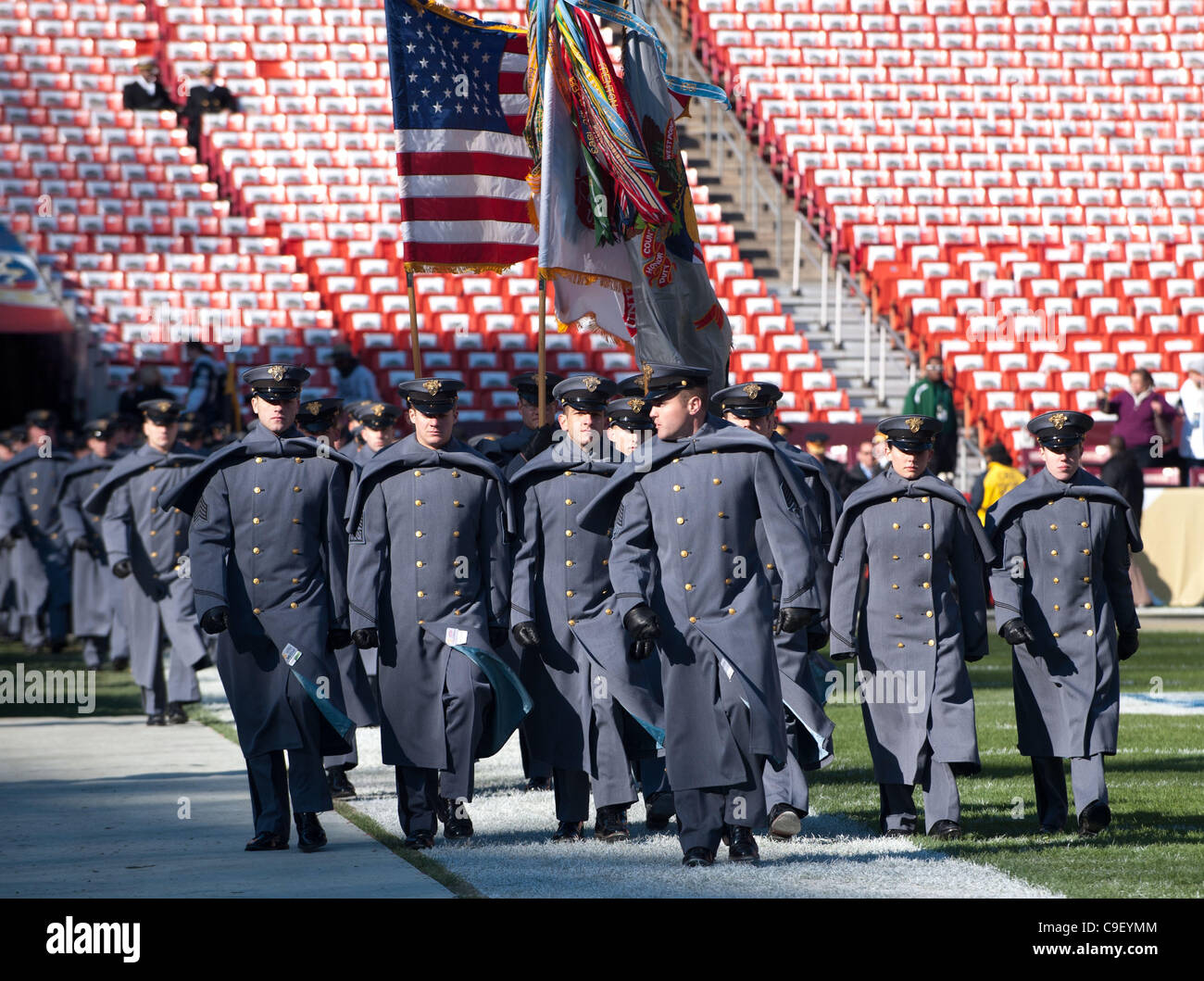 Das Kadettenkorps von der United States Military Academy marschieren auf dem Feld bei der Army-Navy-Spiel auf Samstag, 10. Dezember 2011 bei FedEx Field in Landover, Maryland. Dies ist die 112. Sitzung zwischen den das Kadettenkorps und Midshipmen... bei der Army-Navy-Spiel auf Samstag, 10. Dezember 2011 bei FedEx Stockfoto