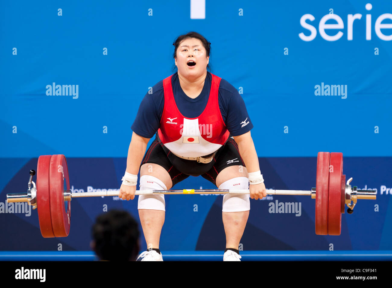 Fumiko JONAI Japan gewann die Gruppe B, Frauen + 75 kg, London bereitet Gewichtheben International Invitational, 10. / 11. Dez 11 Stockfoto