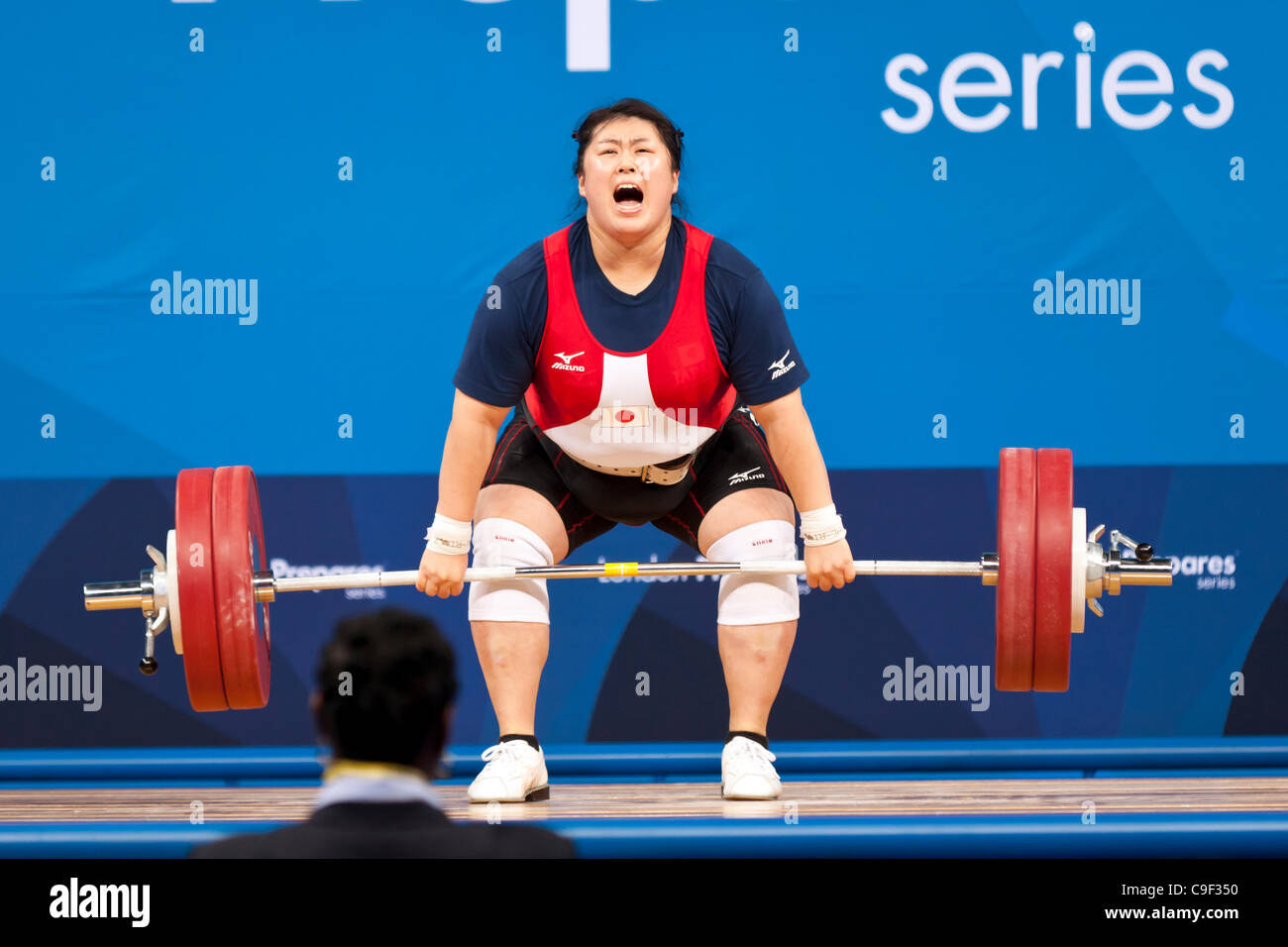 Fumiko JONAI Japan gewann die Gruppe B, Frauen + 75 kg, London bereitet Gewichtheben International Invitational, 10. / 11. Dez 11 Stockfoto