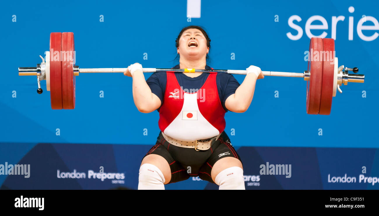 Fumiko JONAI Japan gewann die Gruppe B, Frauen + 75 kg, London bereitet Gewichtheben International Invitational, 10. / 11. Dez 11 Stockfoto