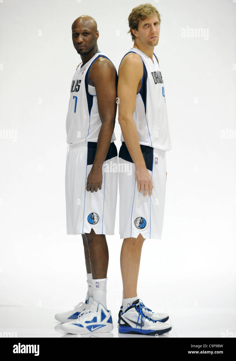 13. Dezember 2011: Dallas Mavericks Power forward Dirk Nowitzki #41 und Lamar Odom #7 während der Dallas Mavericks Medientag im American Airlines Center in Dallas, TX stellen (Credit-Bild: © Albert Pena/Cal Sport Media/ZUMAPRESS.com) Stockfoto