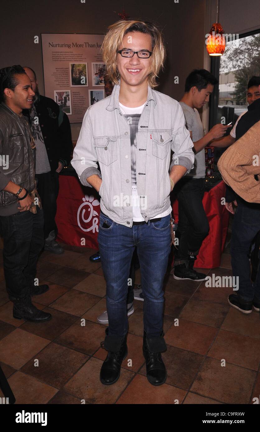 17. Dezember 2011 - Hollywood, Kalifornien, USA - Ryan PotterÃƒâ€ ¢ s Spielzeugkiste der Hoffnung Wohltätigkeitsaktion Spielzeug bei Chick-Fil-A in Northridge, CA 17.12.11 2011..TAYLOR grau (Kredit-Bild: Â © Scott Kirkland/Globe Photos/ZUMAPRESS.com) Stockfoto