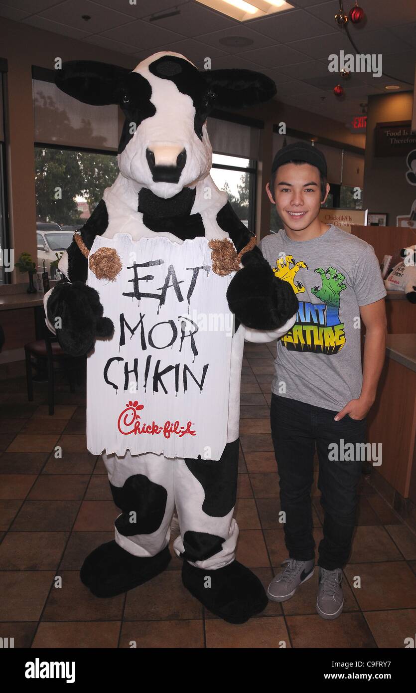 17. Dezember 2011 - Hollywood, Kalifornien, USA - Ryan PotterÃƒâ€ ¢ s Spielzeugkiste der Hoffnung Wohltätigkeitsaktion Spielzeug bei Chick-Fil-A in Northridge, CA 17.12.11 2011..RYAN POTTER (Kredit-Bild: Â © Scott Kirkland/Globe Photos/ZUMAPRESS.com) Stockfoto