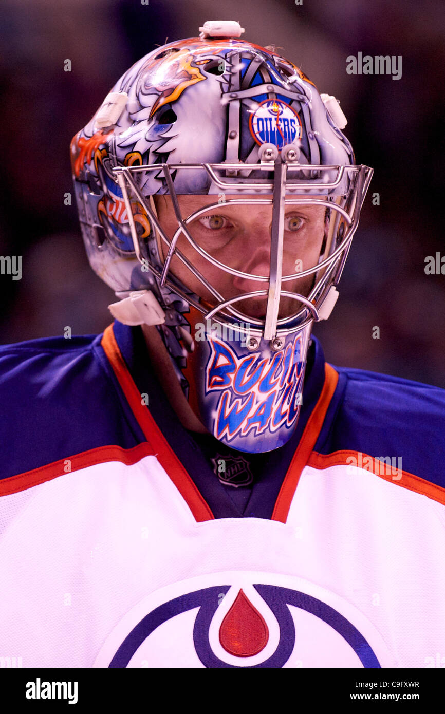17. Dezember 2011 - San Jose, Kalifornien, USA - Oilers Torwart Nikolai Khabibulin (35) während der NHL-Spiel zwischen den San Jose Sharks und den Edmonton Oilers im HP Pavilion in San Jose, Kalifornien.  Die Haie gewann 3-2. (Kredit-Bild: © Matt Cohen/Southcreek/ZUMAPRESS.com) Stockfoto