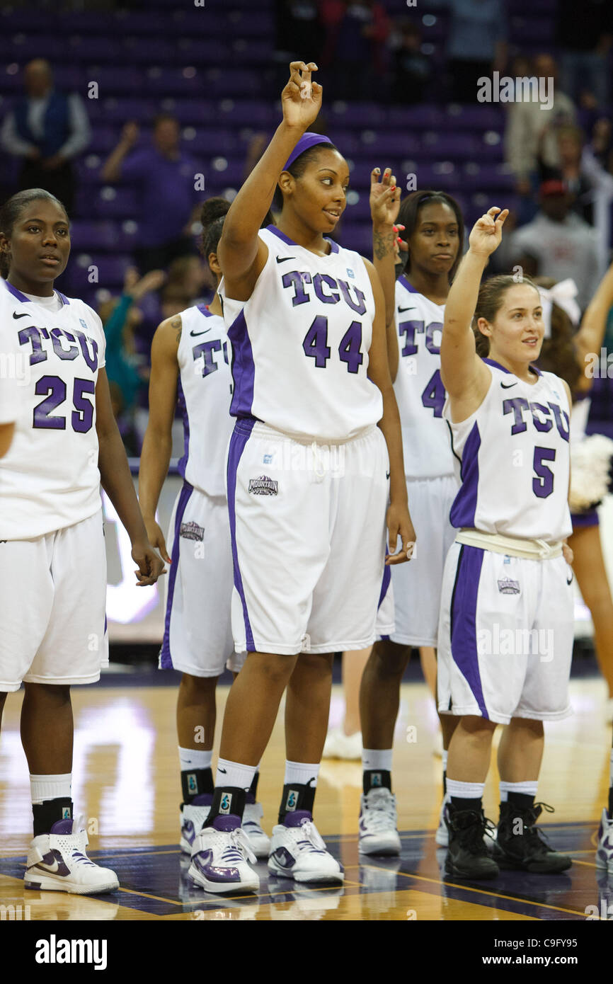 18. Dezember 2011 - Fort Worth, Texas, USA - TCU Horned Frogs Spieler haben ihre '' Hörner bis '' nach TCU Niederlagen Sam Houston State 60-49 Daniel Meyer Coliseum. (Kredit-Bild: © Andrew Dieb/Southcreek/ZUMAPRESS.com) Stockfoto