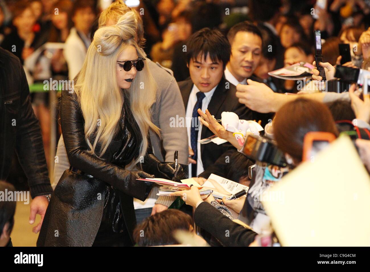 Lady Gaga. 20. Dezember 2011:. Amerikanische Sängerin Lady Gaga kommt .at Flughafen Tokio-Narita, Chiba, Japan. . (Foto von YUTAKA/AFLO) [1040] Stockfoto