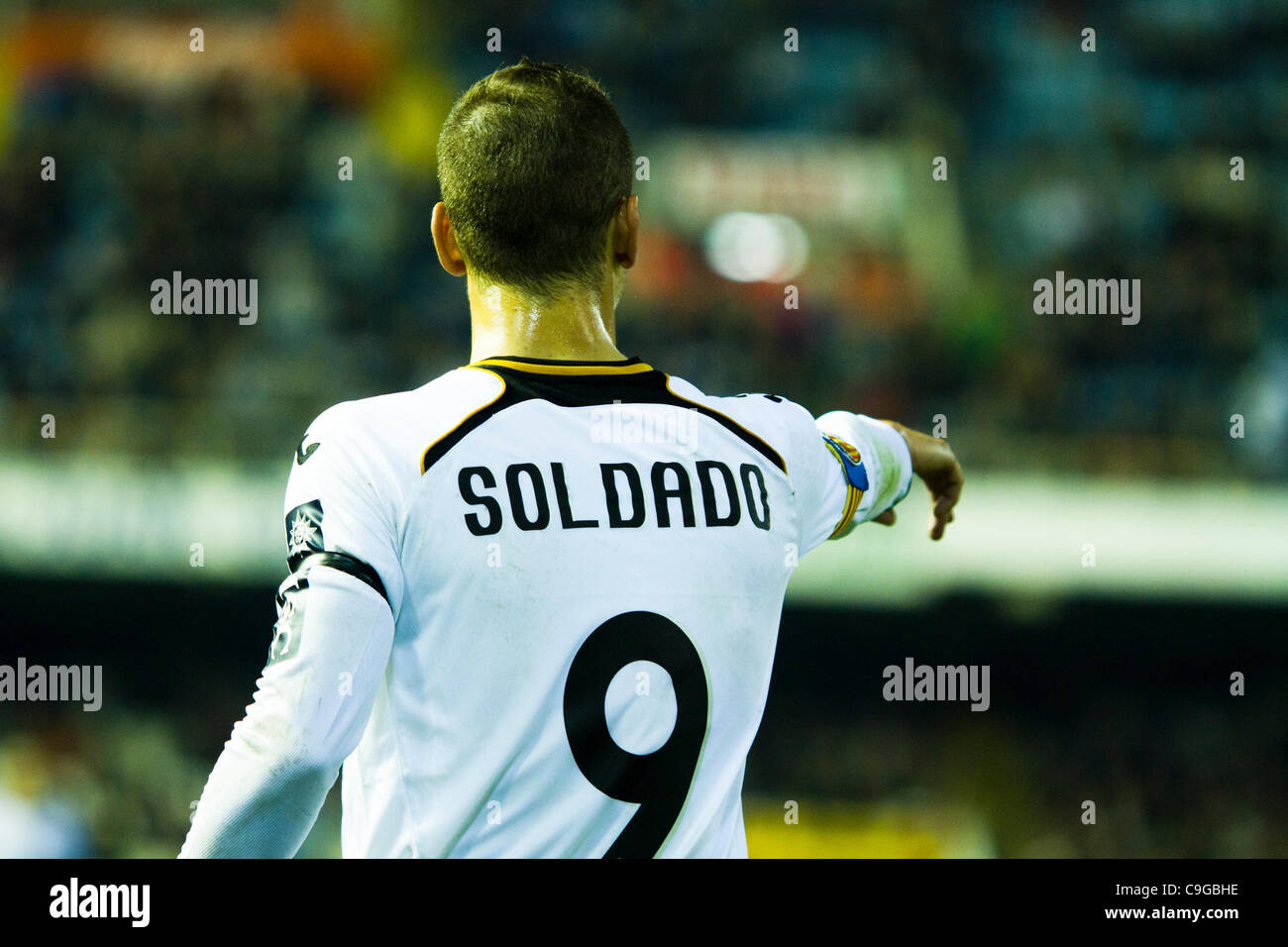 22/12/2011. Valencia, Spanien Copa del Rey, Fußball - Spanien - Valencia CF vs Cádiz CF - 16. Finale---Roberto Soldado wie er Anweisungen zu seinen Teamkollegen gibt Stockfoto