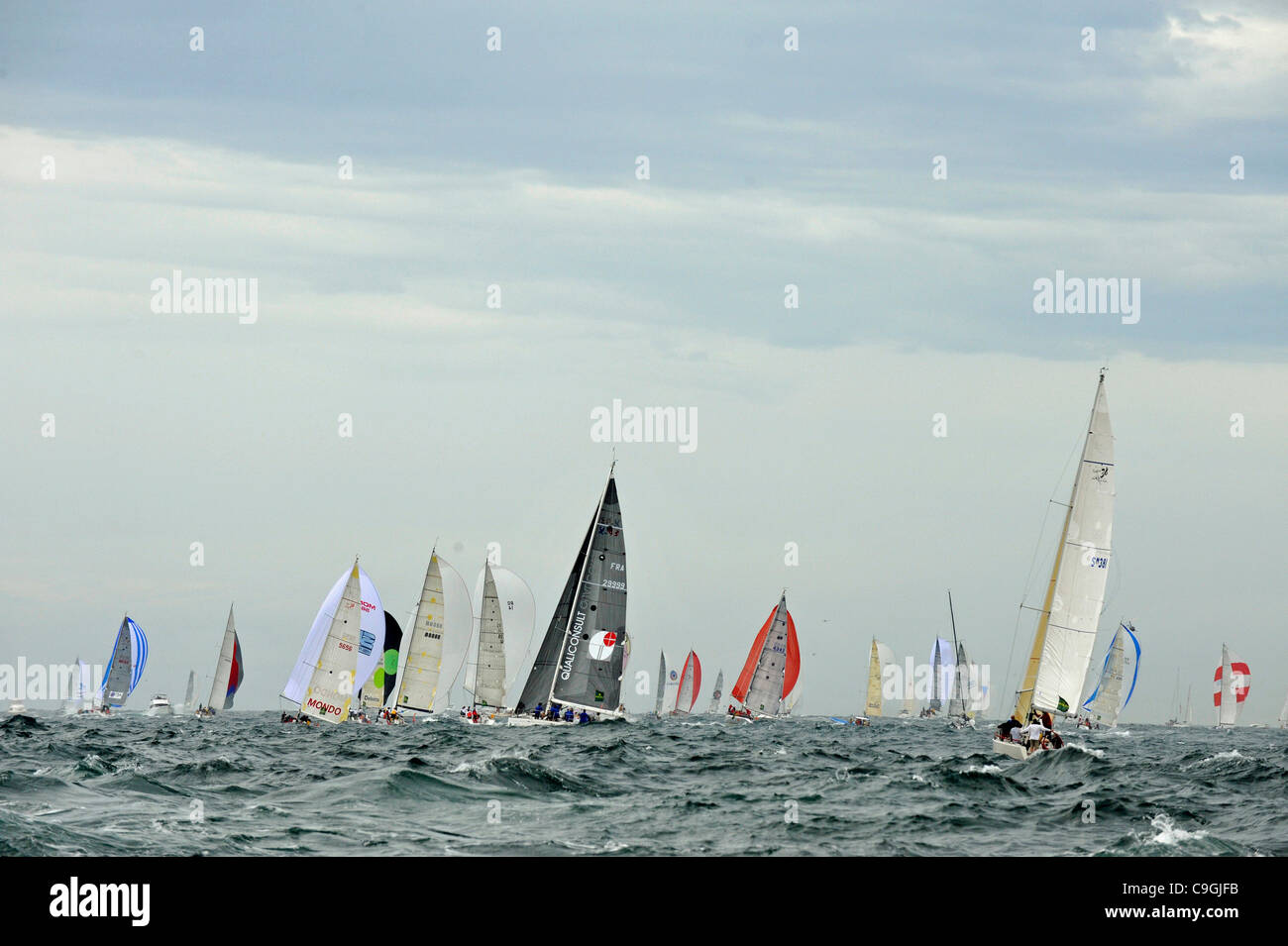 26.12.2011. Sydney, Australien. Rolex Sydney to Hobart Yacht Race 2011. Die Flotte verlassen Sydney Harbour mit nächster Halt Hobart. Stockfoto