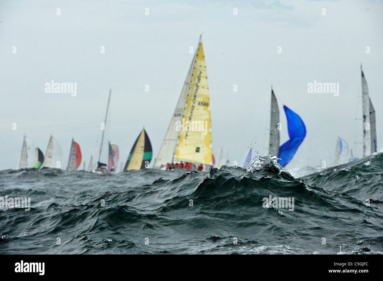 26.12.2011. Sydney, Australien. Rolex Sydney to Hobart Yacht Race 2011. Die Flotte verlassen Sydney Harbour mit nächster Halt Hobart. Stockfoto