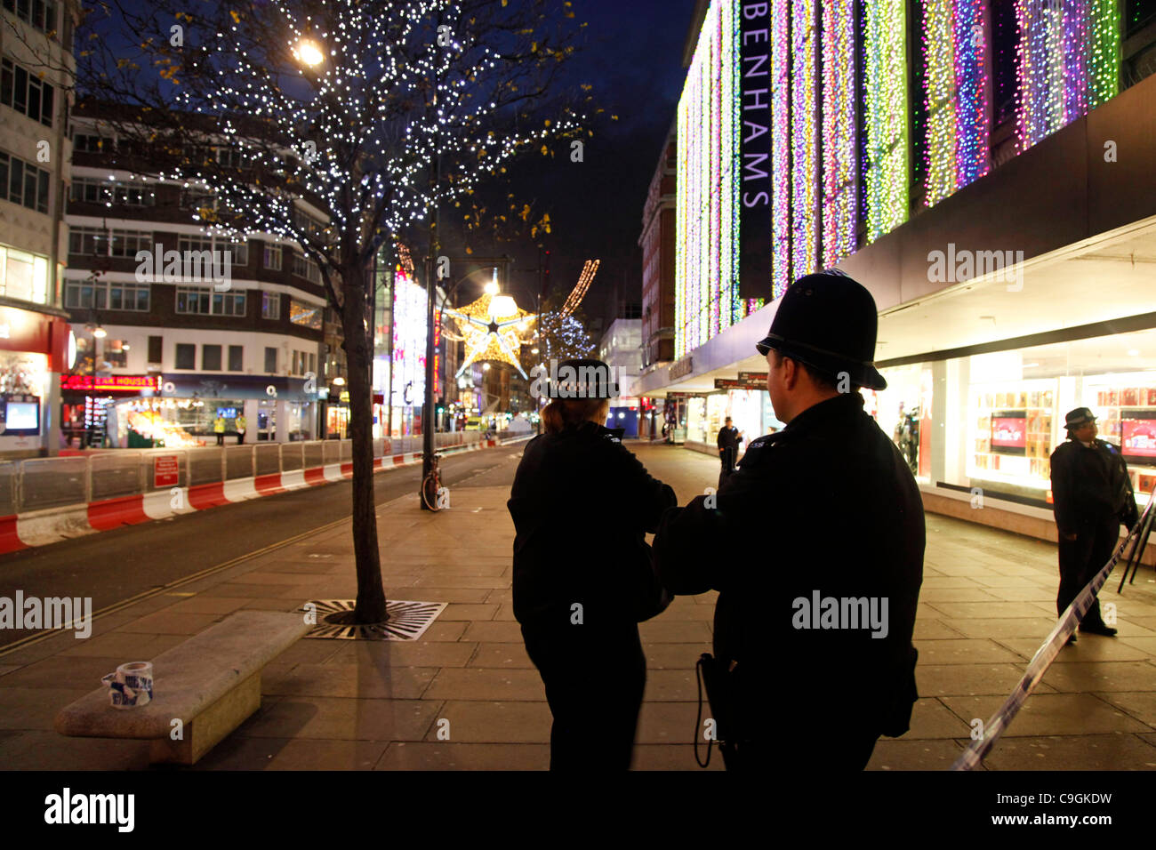 Messerstecherei in der Oxford Street, London am zweiten Weihnachtstag während einer der verkehrsreichsten Einkaufstage des Jahres. Stockfoto