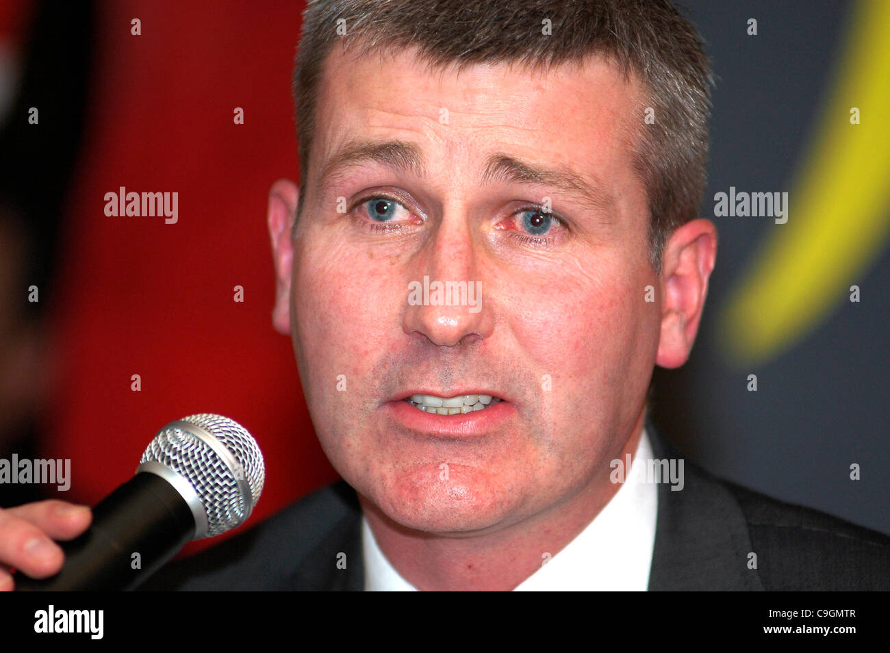 Stephen Kenny, Leiter der irischen Airtricity Premier League Club Dundalk. Bisher gelang es Kenny Shamrock Rovers, Derry City, Dunfermline, Bohemians und Longford Town. Stockfoto