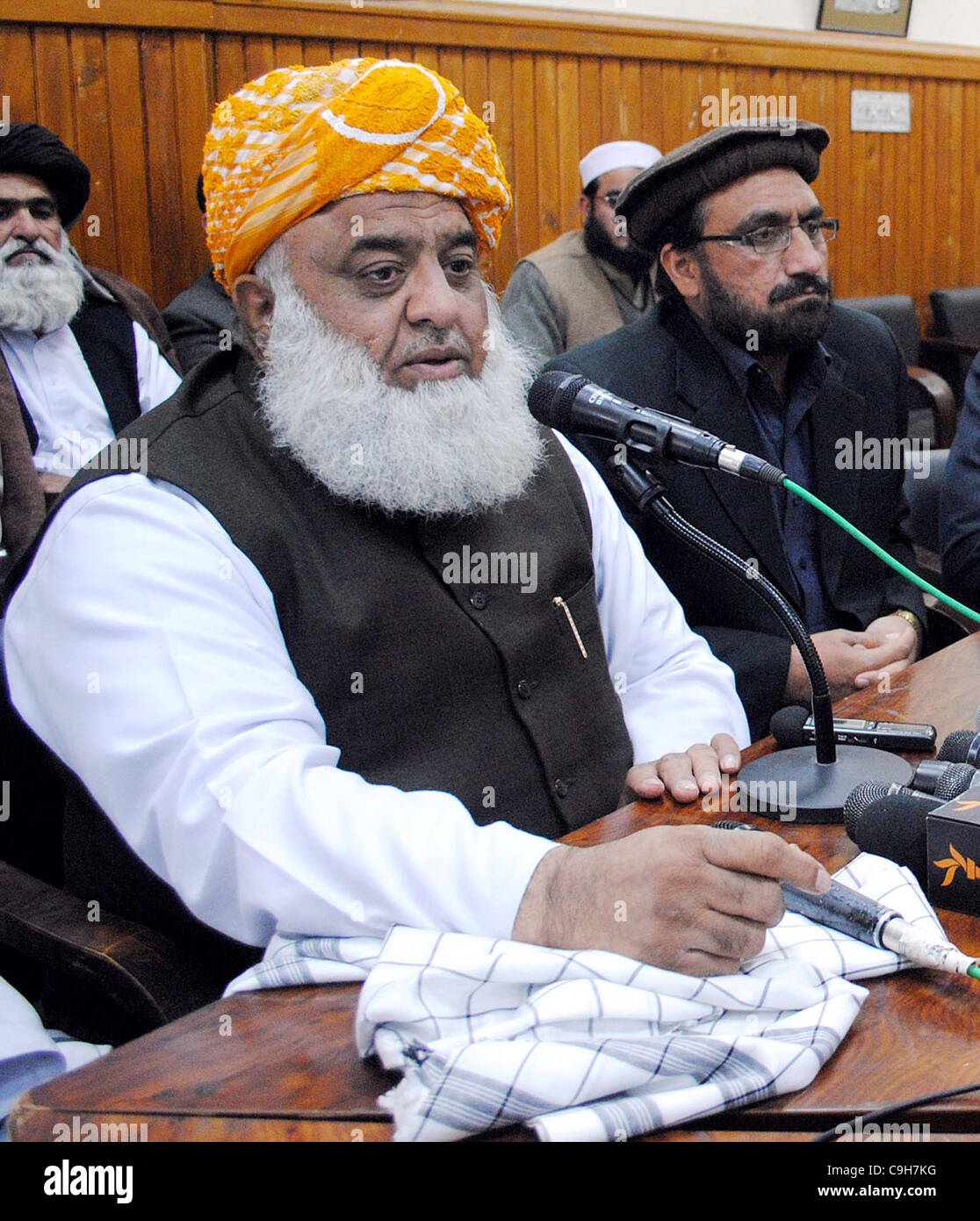 Jamiat Ulema Islam-F Chief, Adressen Mulana Fazlr Rehman das Presseprogramm in Peshawar Presseclub abgehaltenen Treffen Stockfoto