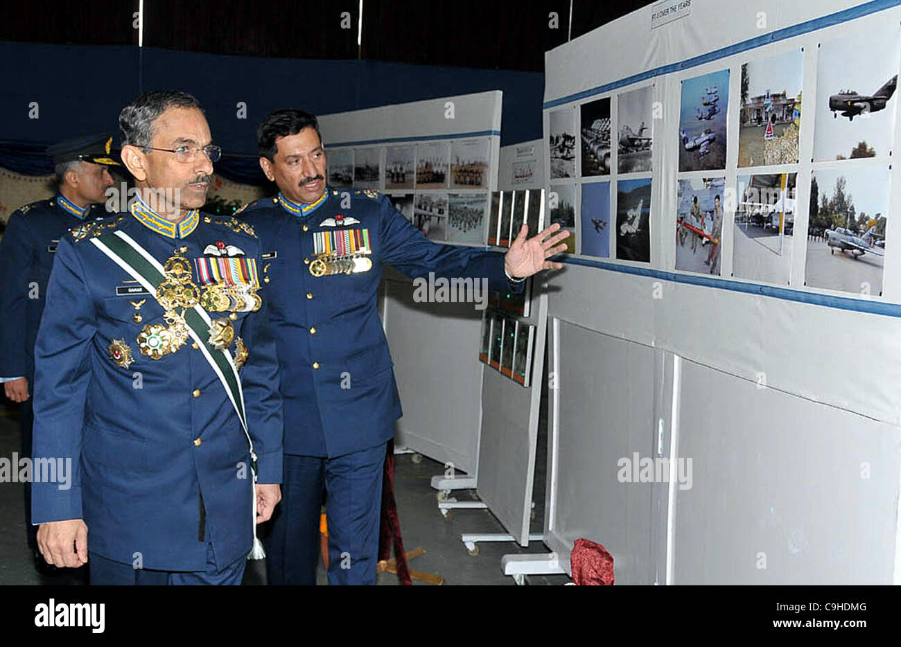 Paf basis mianwali ein gruppenfoto -Fotos und -Bildmaterial in hoher ...