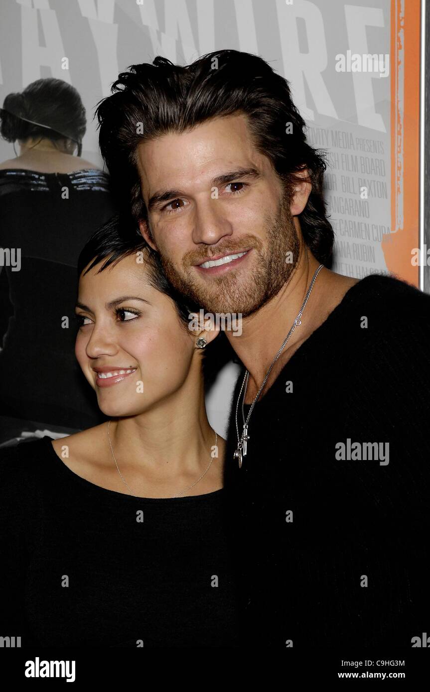 Johnny Whitworth im Ankunftsbereich für drunter und drüber Premiere, Directors Guild of America (DGA) Theater, Los Angeles, CA 5. Januar 2012. Foto von: Michael Germana/Everett Collection Stockfoto