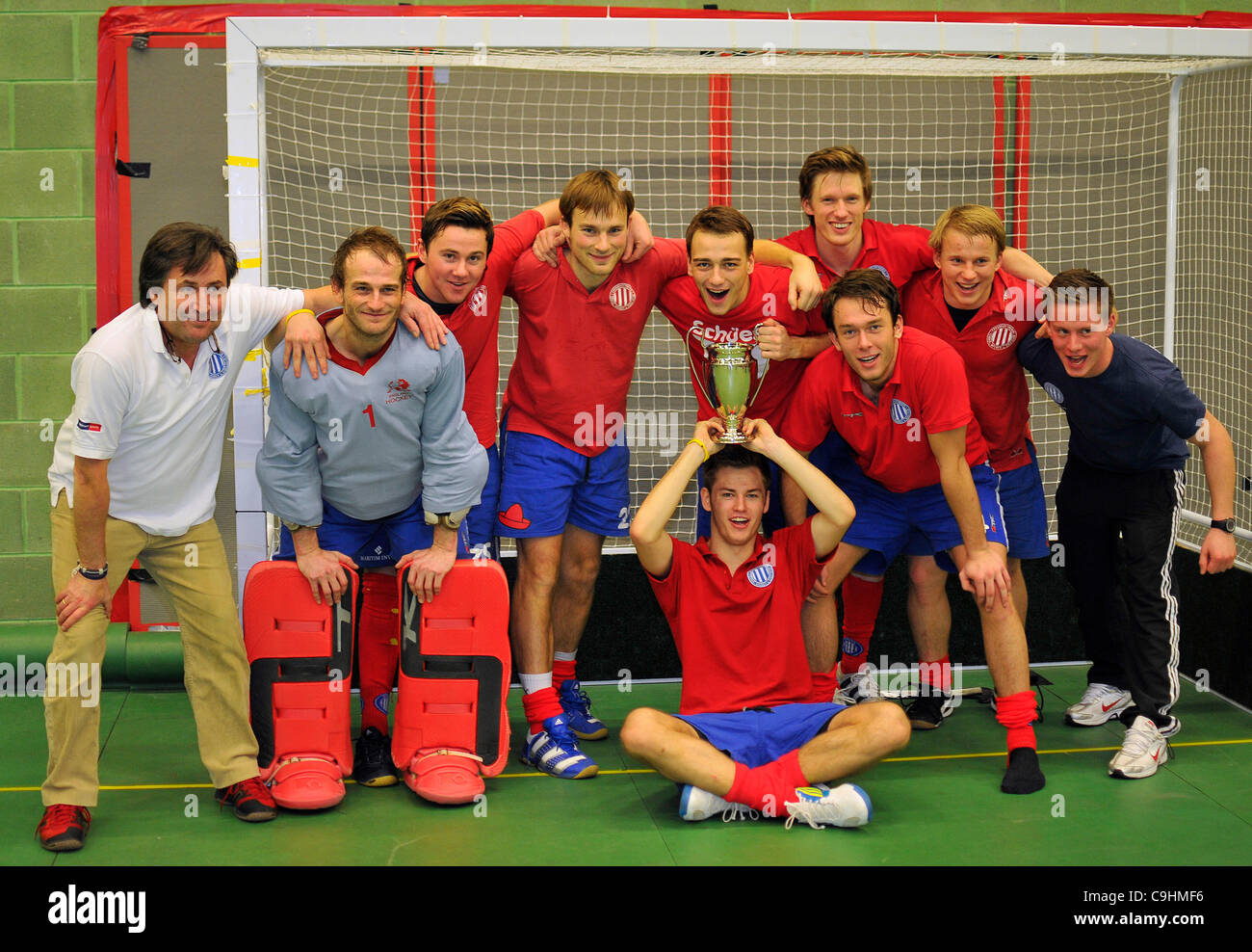 08.01.2012 Richard Docherty Indoor Cup Hockey, Engage Sport Center, Napier University, Edinburgh.  Die Grossflottbecker (GER)-Spieler feiern den Turniersieg Stockfoto