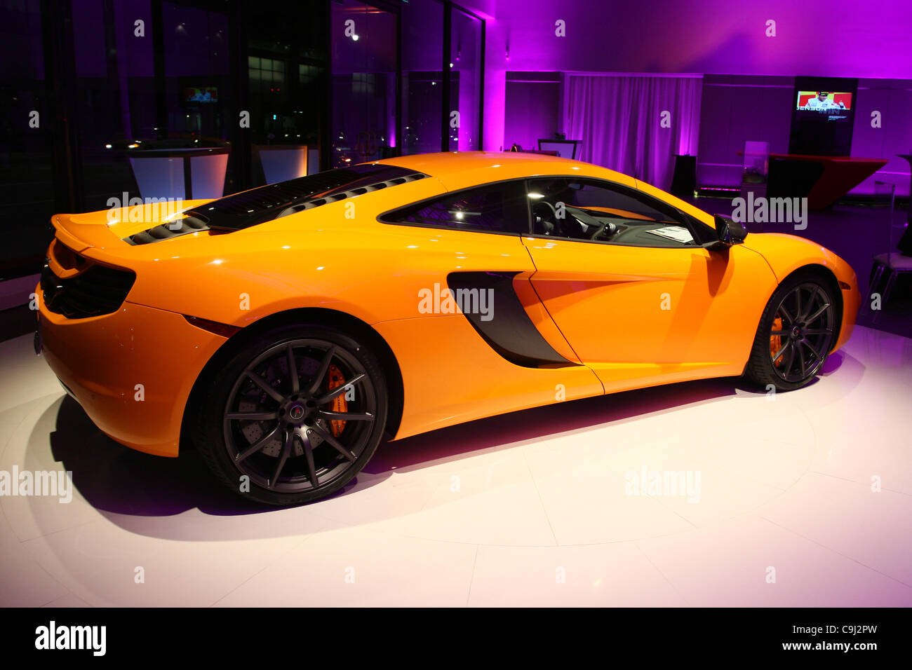 MCLAREN MP4 Auto im SHOWROOM MCLAREN BEVERLY HILLS STORE Eröffnung LOS ANGELES Kalifornien USA 10. Januar 2012 Stockfoto