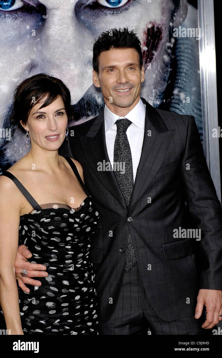 Wendy Moniz, Frank Grillo im Ankunftsbereich für THE GREY Premiere, Regal Kinos L.A. Live, Los Angeles, CA 11. Januar 2012. Foto von: Michael Germana/Everett Collection Stockfoto